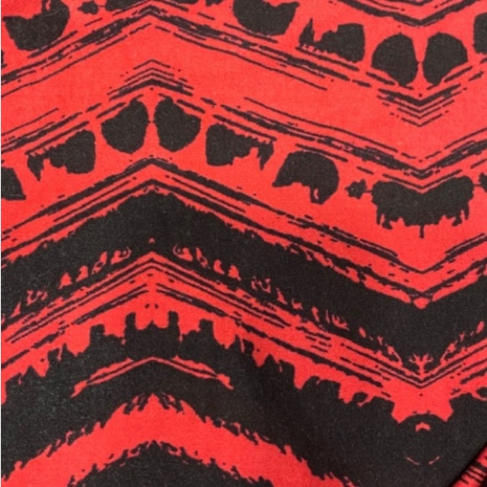 L U L A R O E Red and Black Patterned LEGGINGS!!! ❤️🖤🐞